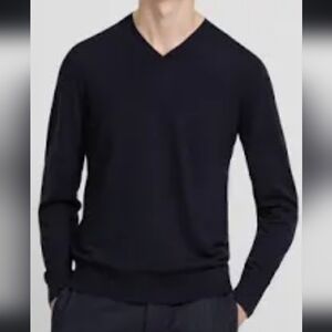 Theory XXL navy v neck sweater